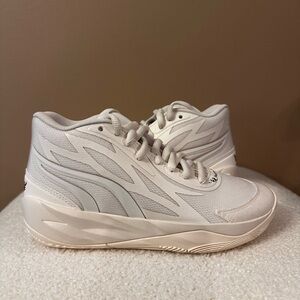 Puma White Sneakers Modern Design